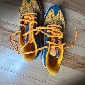 Under armour scramjet Hypersonic  boys sneakers youth size 7